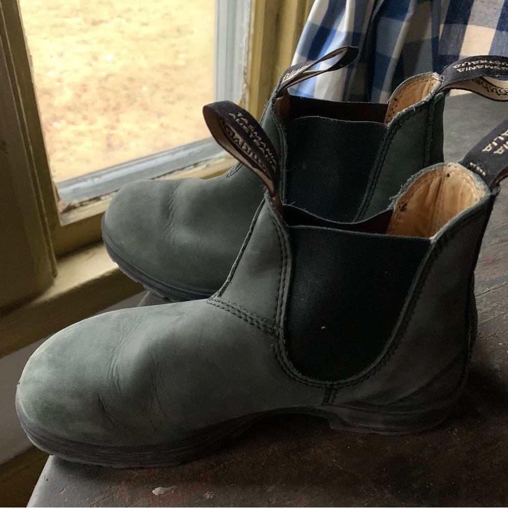 Blundstone black chelsea ankle boots